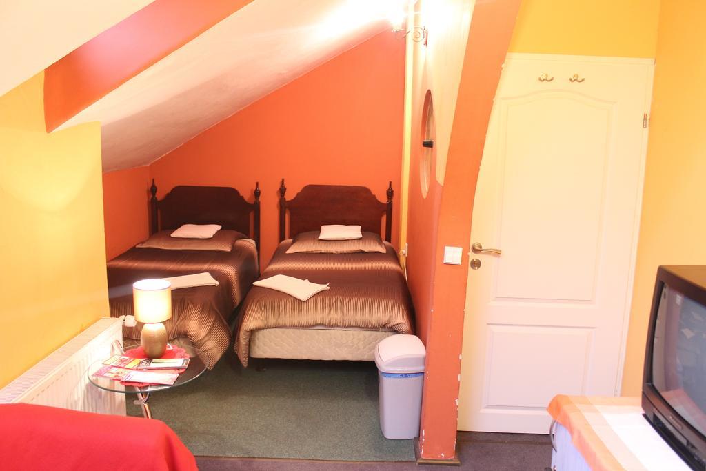 Auberge de jeunesse Pokoje Na Chmielnej 2 à Varsovie Chambre photo