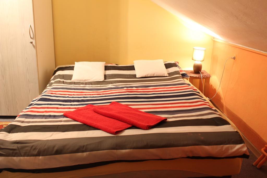 Auberge de jeunesse Pokoje Na Chmielnej 2 à Varsovie Chambre photo