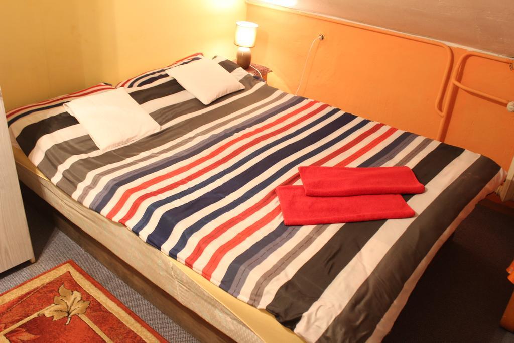 Auberge de jeunesse Pokoje Na Chmielnej 2 à Varsovie Chambre photo