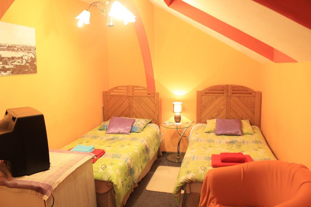 Auberge de jeunesse Pokoje Na Chmielnej 2 à Varsovie Chambre photo